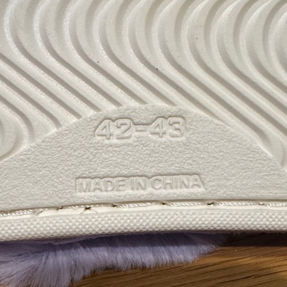 Cozy Faux Fur Slippers in Lavender - Picture 5 of 5